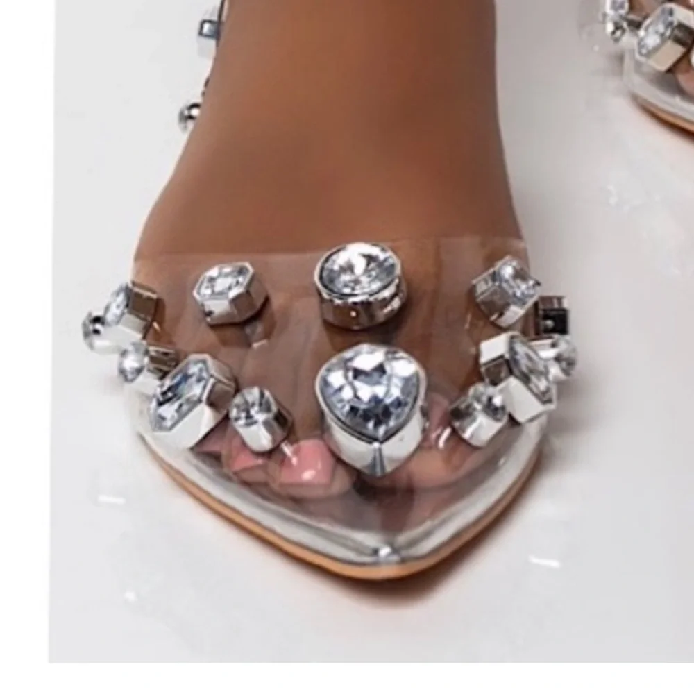 Azalea Wang Hydrate flats - Picture 5 of 5